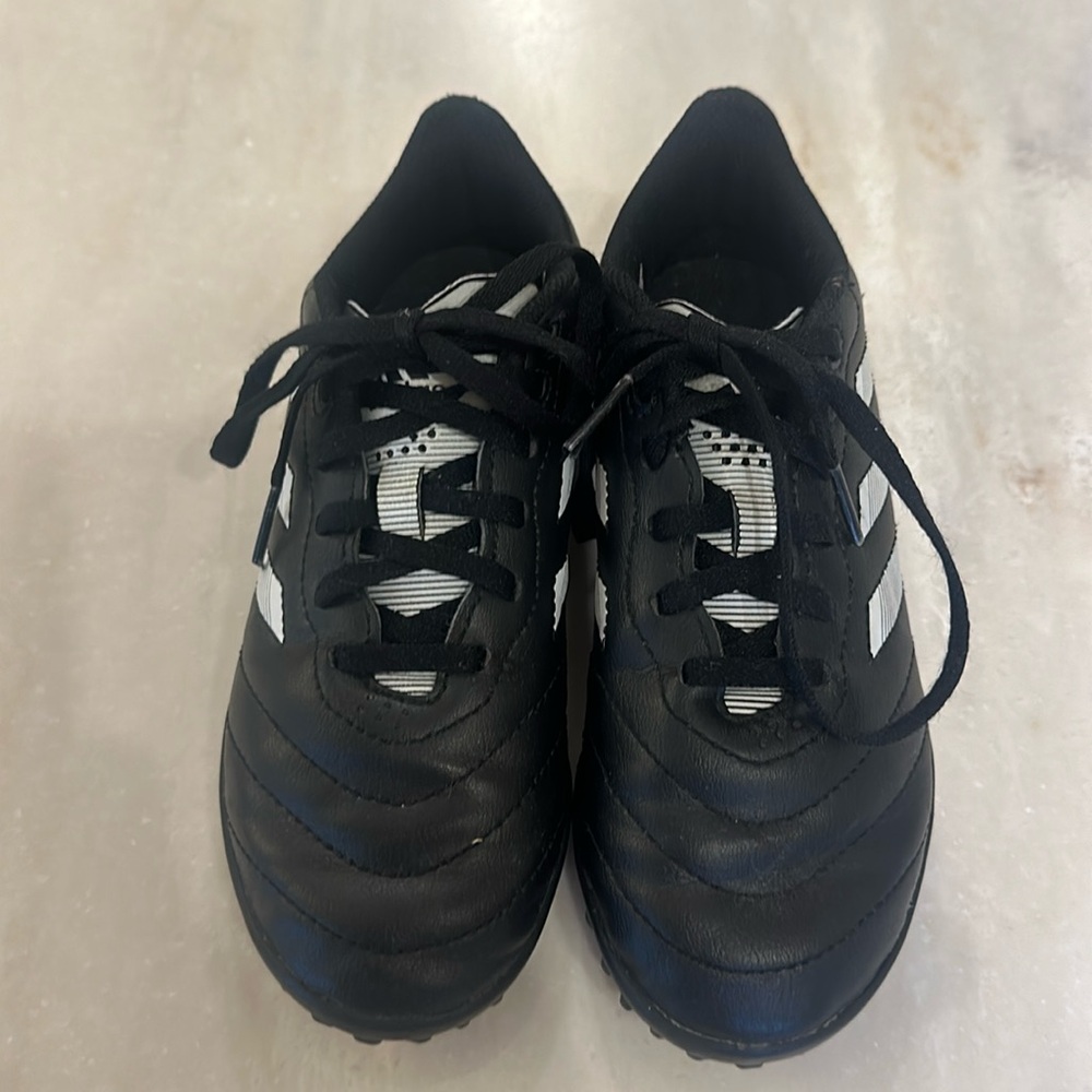 Little kids Adidas indoor kids soccer shoes